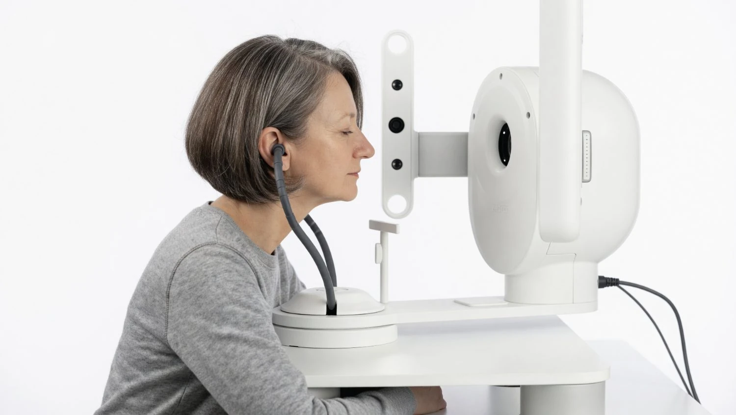 Participant at a controlled lab imaging device
